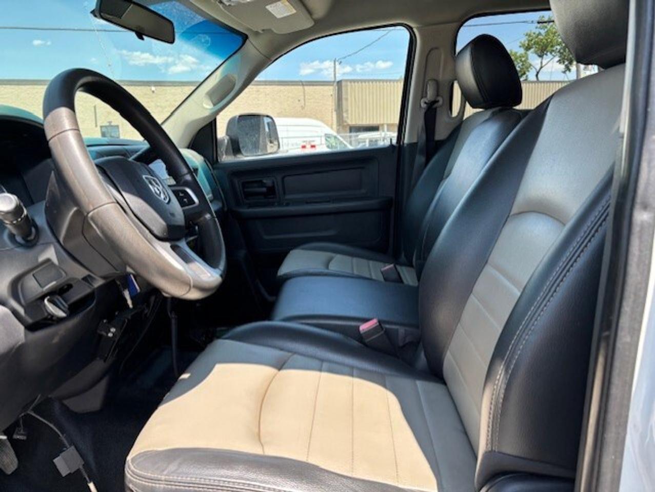 2011 RAM 2500 6.7L CUMMINS DIESEL-CREW CAB-SHORT BOX-ONLY 87KM! Photo