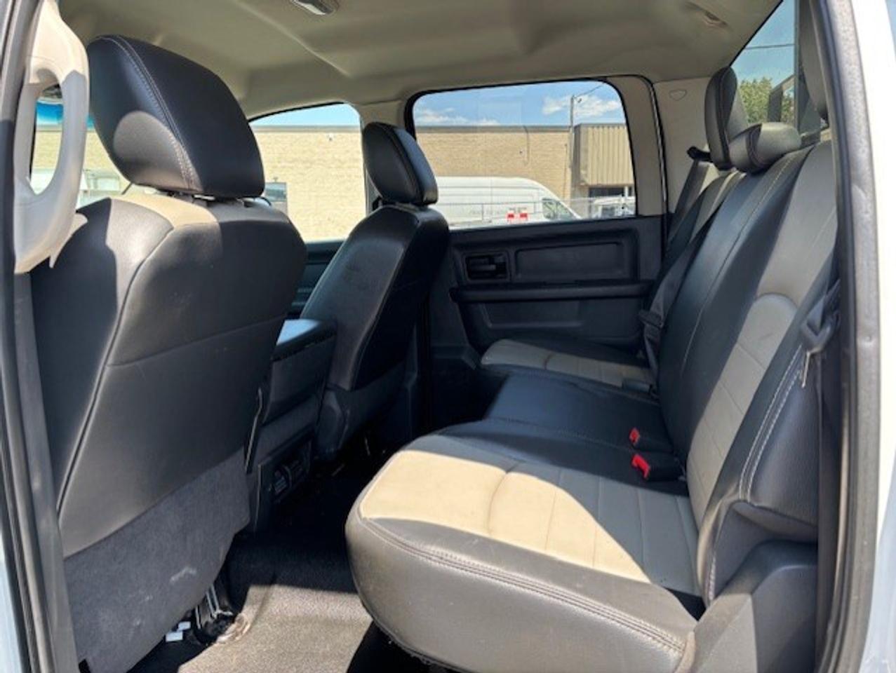 2011 RAM 2500 6.7L CUMMINS DIESEL-CREW CAB-SHORT BOX-ONLY 87KM! Photo