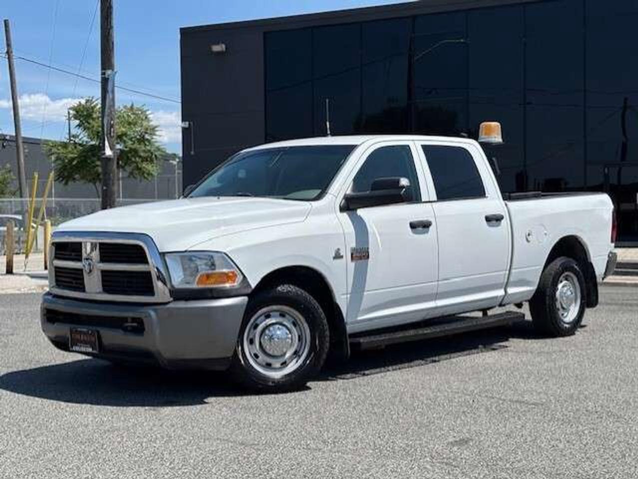 2011 RAM 2500 6.7L CUMMINS DIESEL-CREW CAB-SHORT BOX-ONLY 87KM! Photo