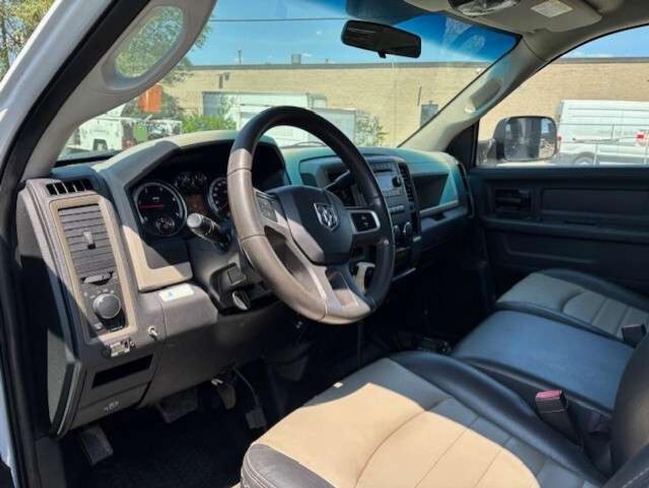 2011 RAM 2500 6.7L CUMMINS DIESEL-CREW CAB-SHORT BOX-ONLY 87KM! Photo