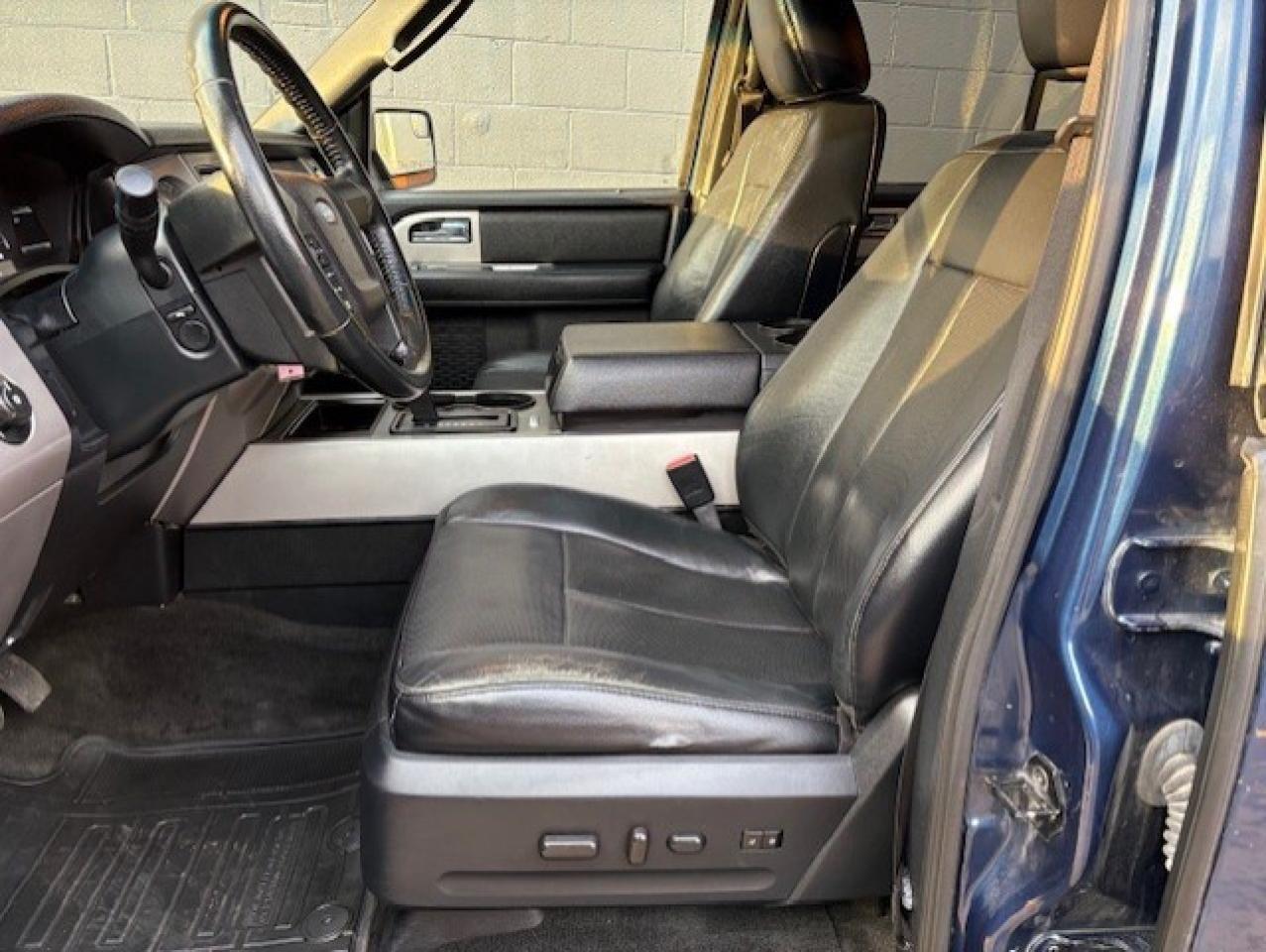 2017 Ford Expedition XLT 4WD 8 PASSENGER LEATHER-ROOF-CAM-NAV-CERTIFIED Photo