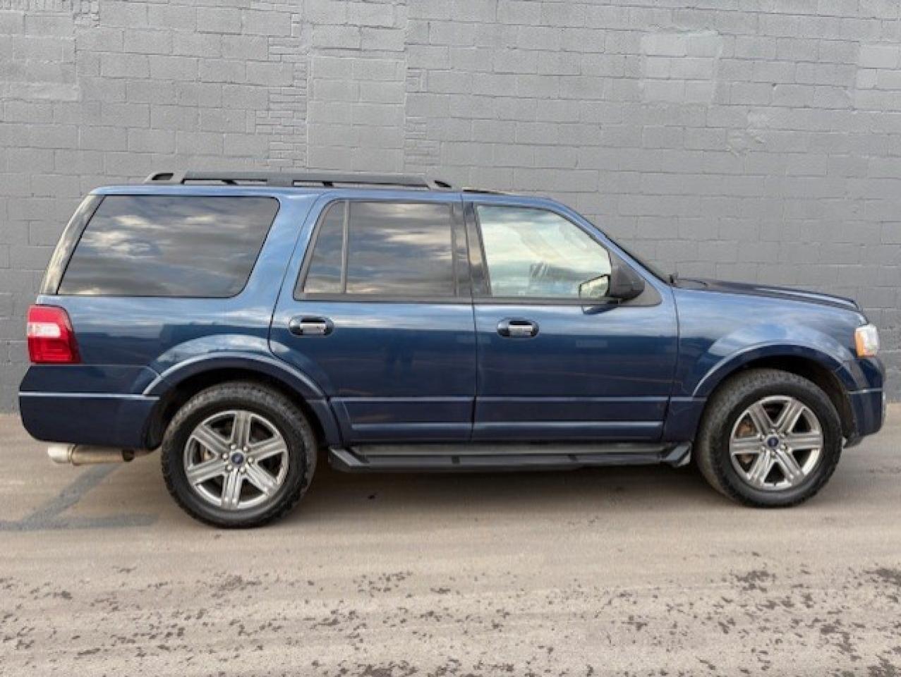 2017 Ford Expedition XLT 4WD 8 PASSENGER LEATHER-ROOF-CAM-NAV-CERTIFIED Photo