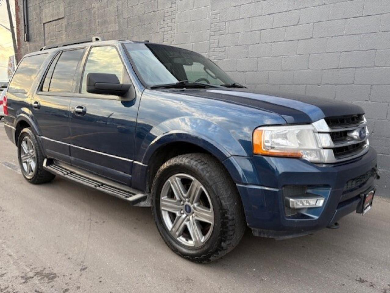 2017 Ford Expedition XLT 4WD 8 PASSENGER LEATHER-ROOF-CAM-NAV-CERTIFIED Photo