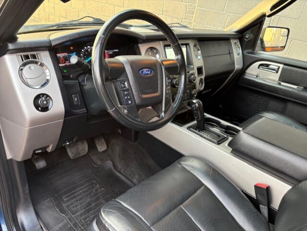 2017 Ford Expedition XLT 4WD 8 PASSENGER LEATHER-ROOF-CAM-NAV-CERTIFIED Photo