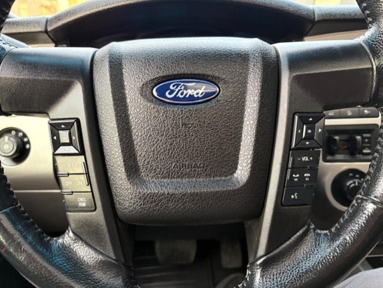 2017 Ford Expedition XLT 4WD 8 PASSENGER LEATHER-ROOF-CAM-NAV-CERTIFIED Photo