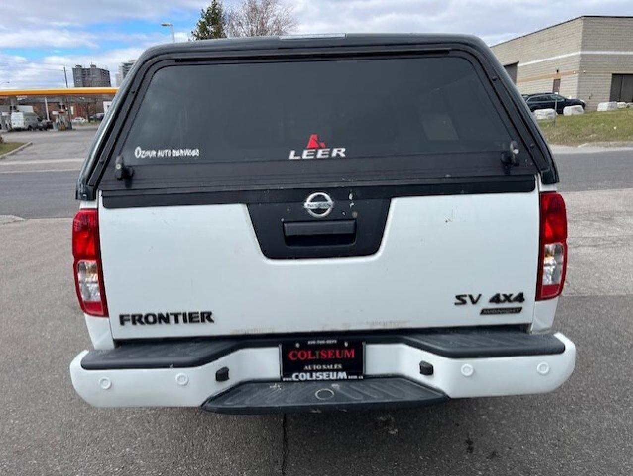 2018 Nissan Frontier SV 4X4 MIDNIGHT EDITION-CREW CAB-CERTIFIED-FINANCE Photo3