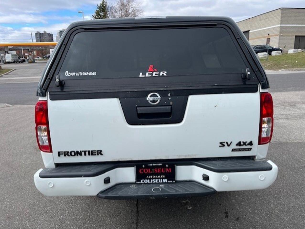 2018 Nissan Frontier SV 4X4 MIDNIGHT EDITION-CREW CAB-CERTIFIED-FINANCE Photo3