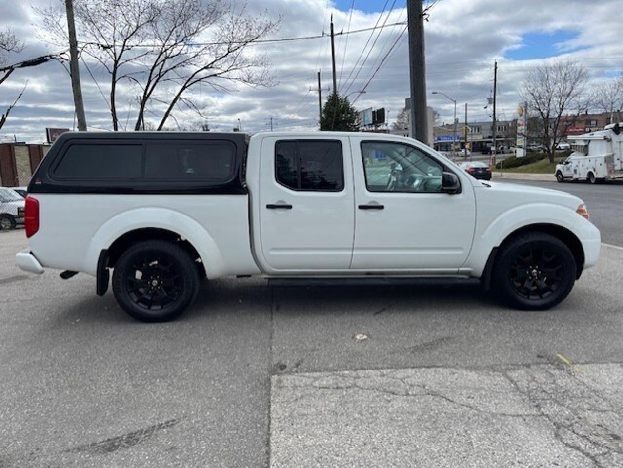 2018 Nissan Frontier SV 4X4 MIDNIGHT EDITION-CREW CAB-CERTIFIED-FINANCE Photo