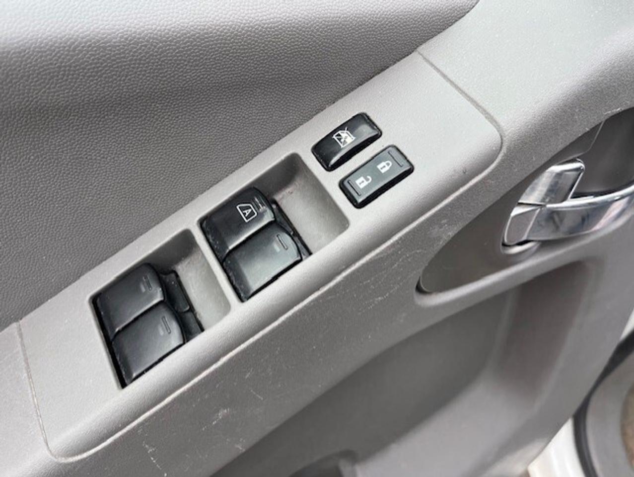 2018 Nissan Frontier SV 4X4 MIDNIGHT EDITION-CREW CAB-CERTIFIED-FINANCE Photo