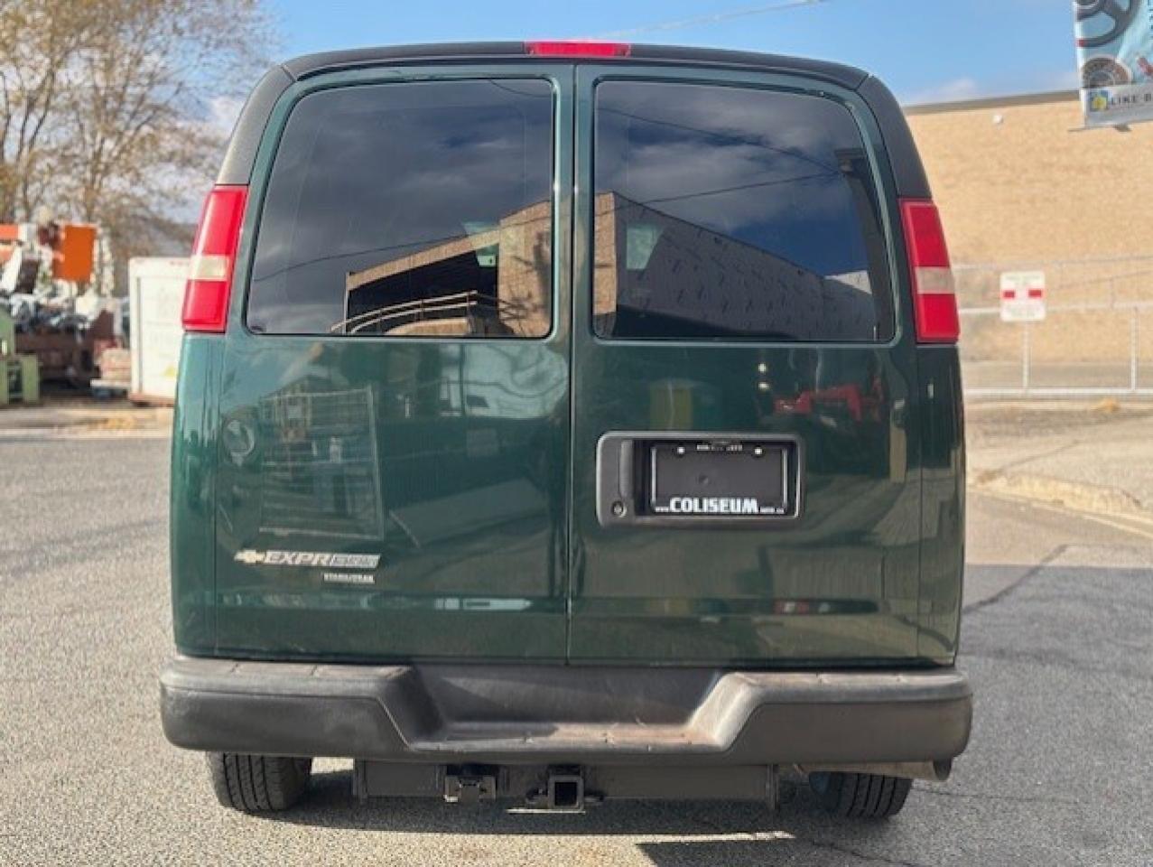 2014 Chevrolet Express 3500 **6.6L DURAMAX DIESEL-12 PASSENGER EXTENDED** Photo3