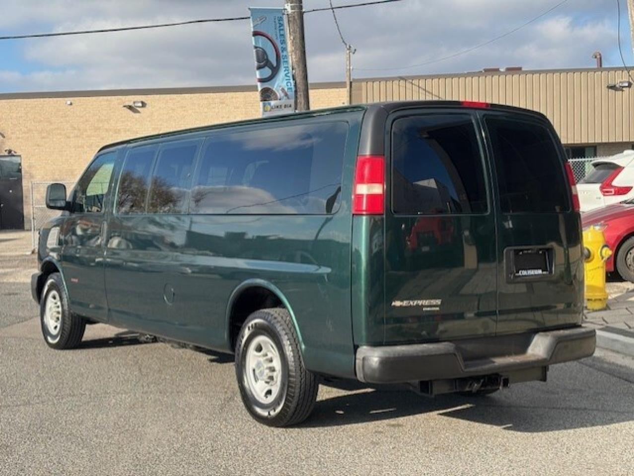 2014 Chevrolet Express 3500 **6.6L DURAMAX DIESEL-12 PASSENGER EXTENDED** Photo2