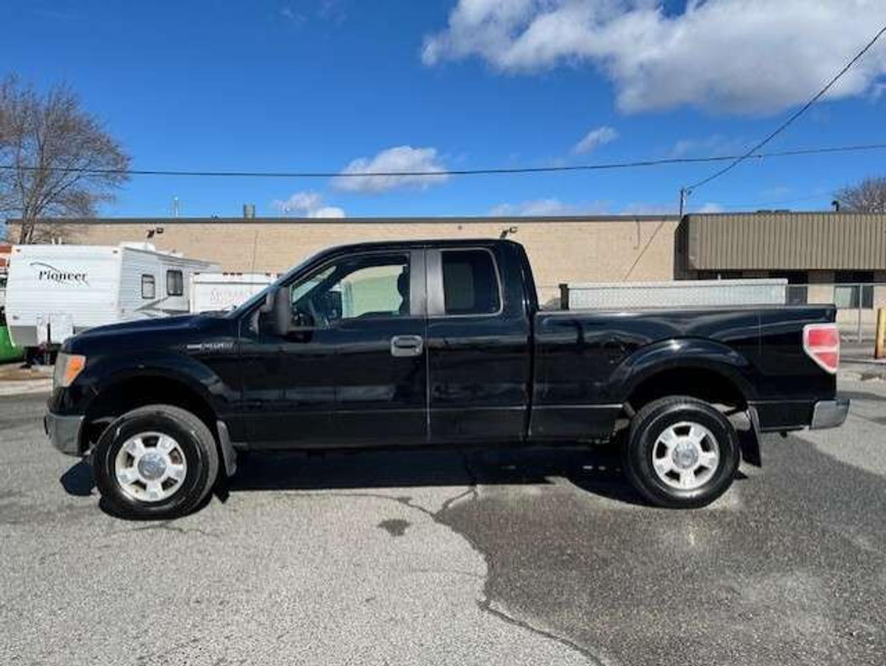 2011 Ford F-150 XLT 4WD V8 5.0L SUPERCAB-1OWNER-CERTIFIED-FINANCE! Photo