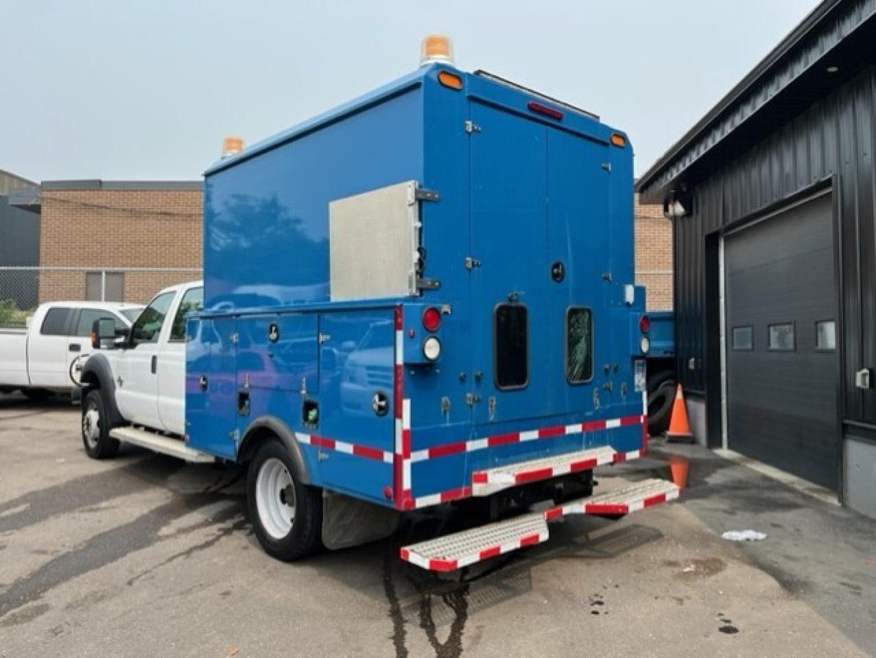 2012 Ford F-550 4WD CREW CAB SERVICE BOX 6.7L POWER STROKE DIESEL Photo2