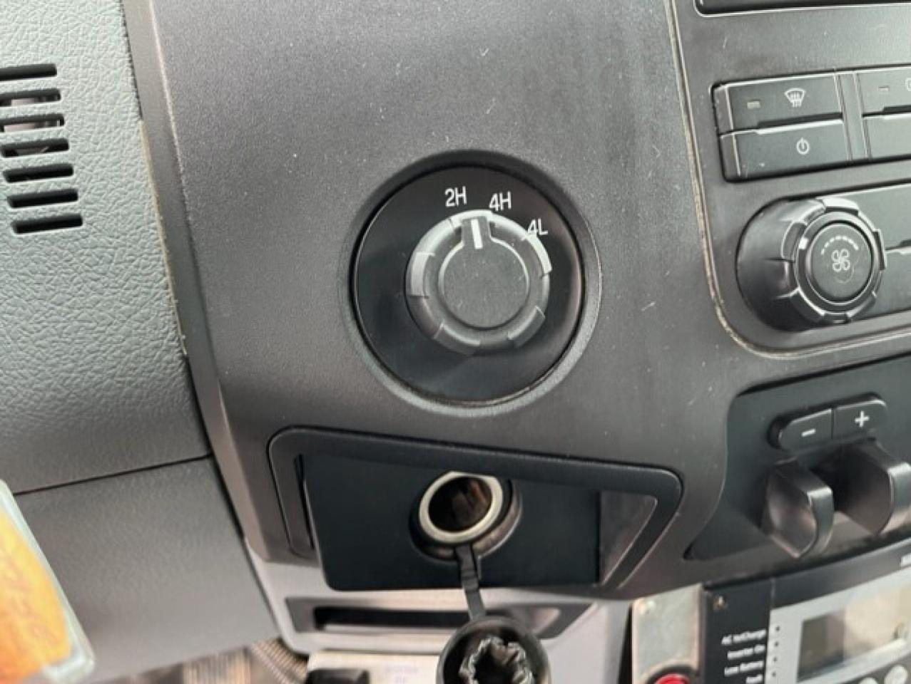 2012 Ford F-550 4WD CREW CAB SERVICE BOX 6.7L POWER STROKE DIESEL Photo