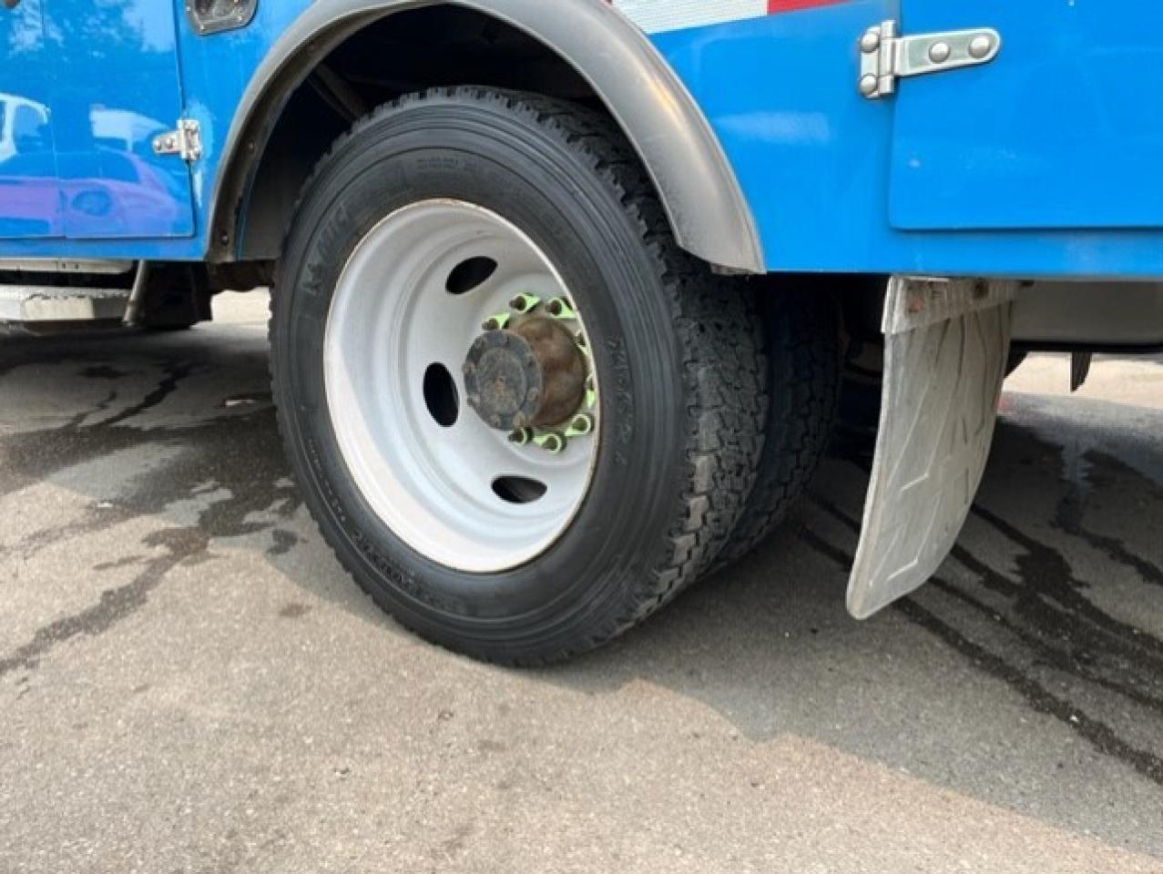 2012 Ford F-550 4WD CREW CAB SERVICE BOX 6.7L POWER STROKE DIESEL Photo