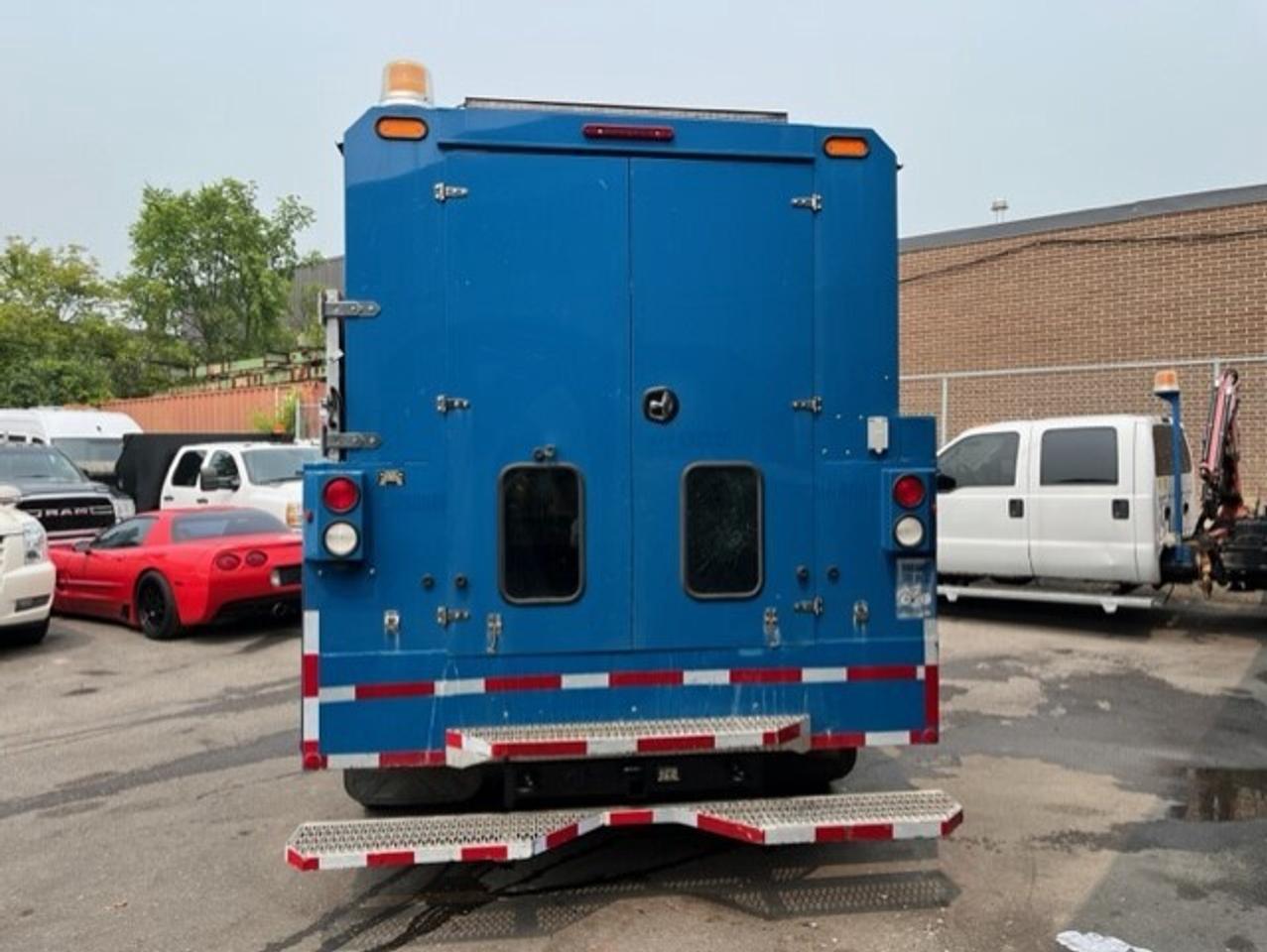 2012 Ford F-550 4WD CREW CAB SERVICE BOX 6.7L POWER STROKE DIESEL Photo