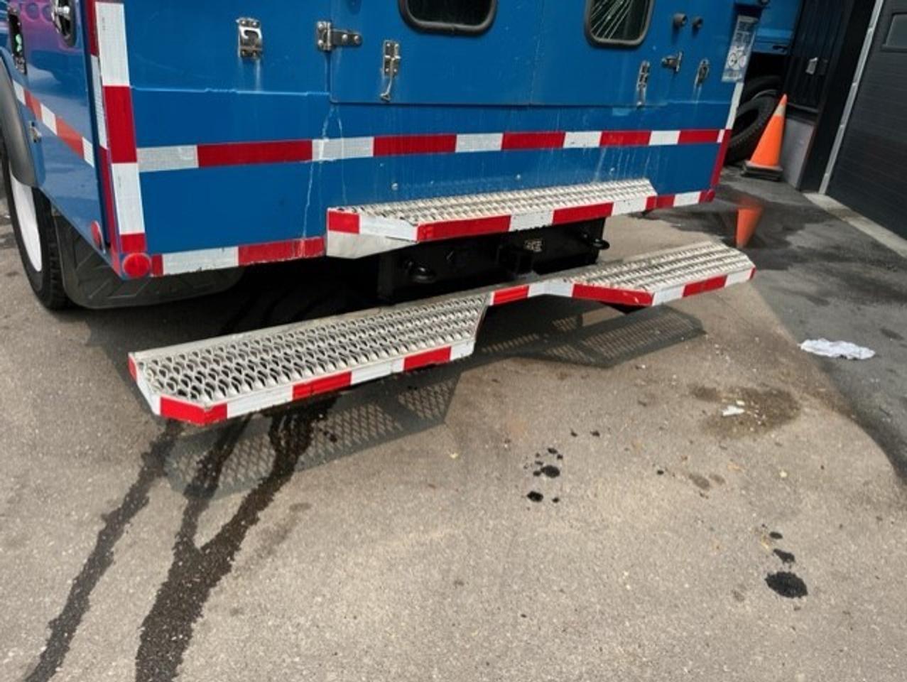 2012 Ford F-550 4WD CREW CAB SERVICE BOX 6.7L POWER STROKE DIESEL Photo