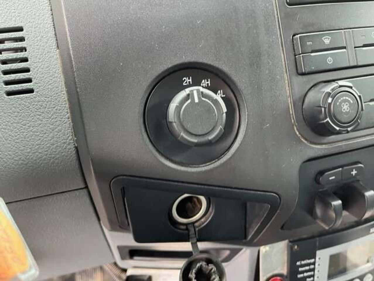 2012 Ford F-550 4WD CREW CAB SERVICE BOX 6.7L POWER STROKE DIESEL Photo