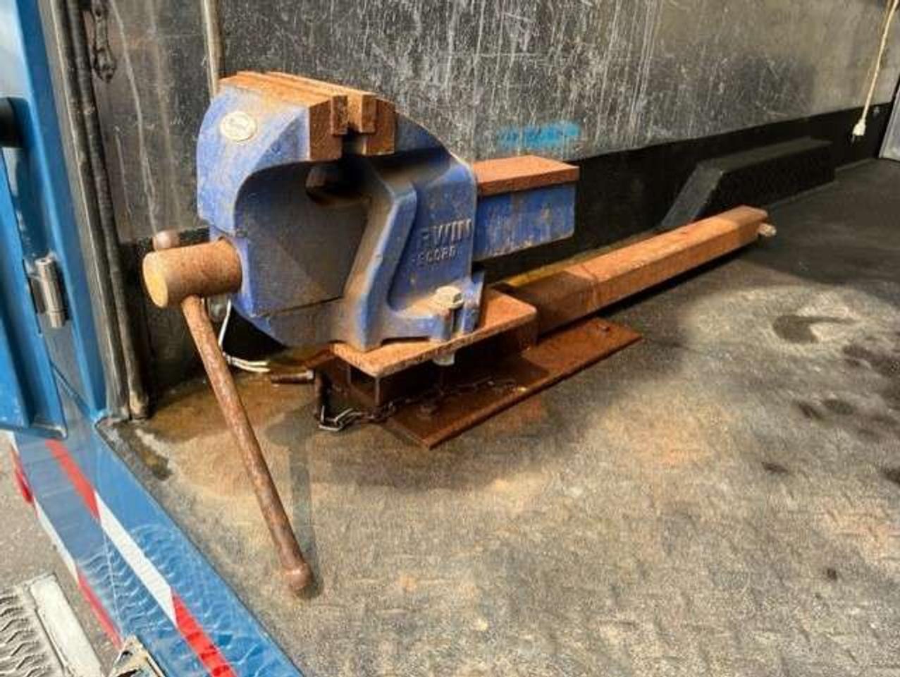 2012 Ford F-550 4WD CREW CAB SERVICE BOX 6.7L POWER STROKE DIESEL Photo