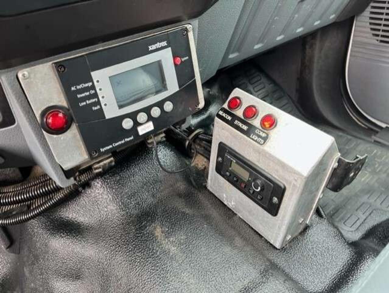2012 Ford F-550 4WD CREW CAB SERVICE BOX 6.7L POWER STROKE DIESEL Photo