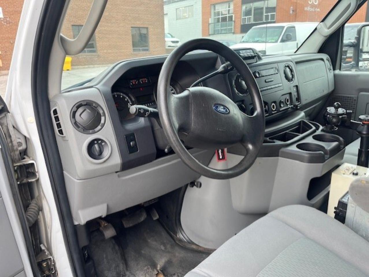 2012 Ford Econoline E-350 **LADDER RACKS-SHELVES-POWER INVERTER** Photo