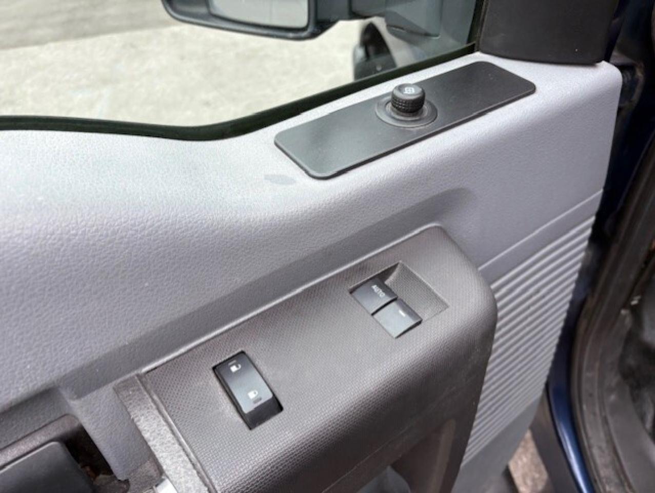 2012 Ford F-250 4WD SUPER CAB-SHORT BOX-CAP-CARGO SLIDE-CERTIFIED Photo