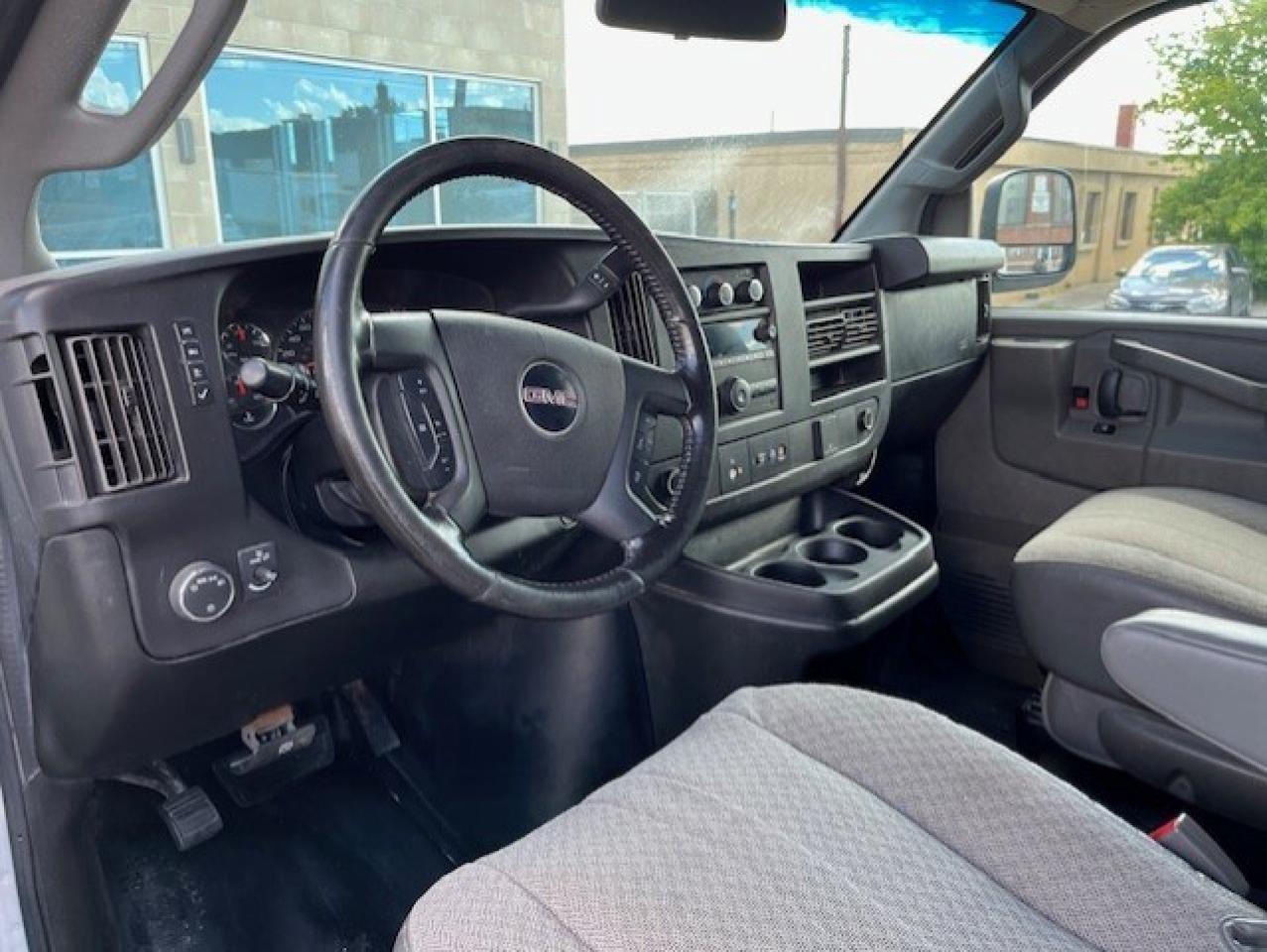 2020 GMC Savana Cargo Van 2500 **V6-1 OWNER-NO WINDOWS-BACK UP CAMERA** Photo