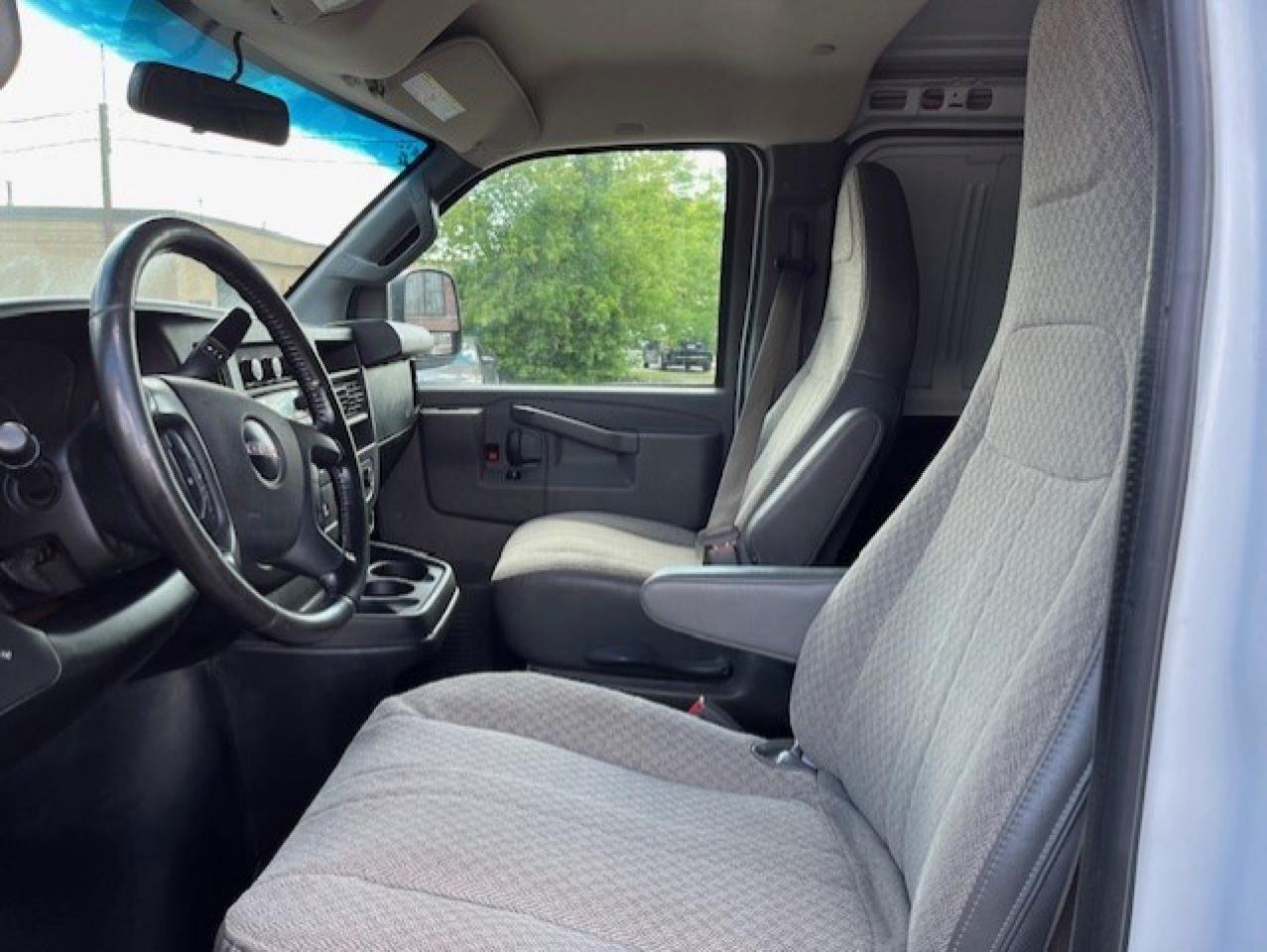 2020 GMC Savana Cargo Van 2500 **V6-1 OWNER-NO WINDOWS-BACK UP CAMERA** Photo