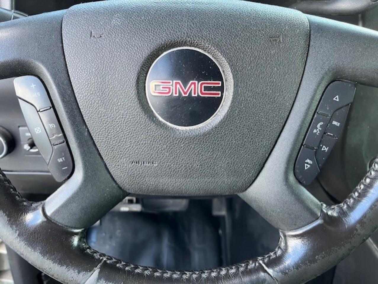 2020 GMC Savana Cargo Van 2500 **V6-1 OWNER-NO WINDOWS-BACK UP CAMERA** Photo