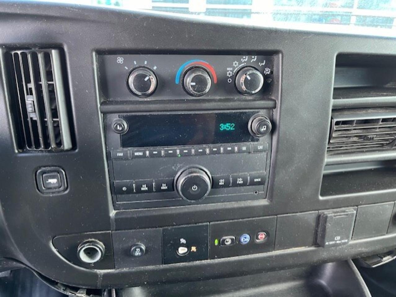 2020 GMC Savana Cargo Van 2500 **V6-1 OWNER-NO WINDOWS-BACK UP CAMERA** Photo