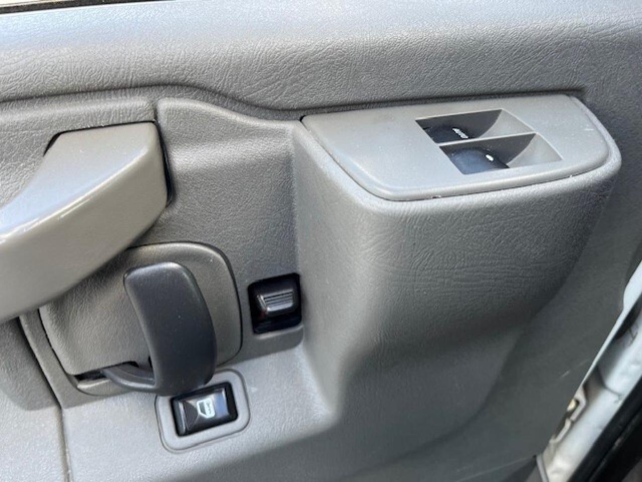 2020 GMC Savana Cargo Van 2500 **V6-1 OWNER-NO WINDOWS-BACK UP CAMERA** Photo