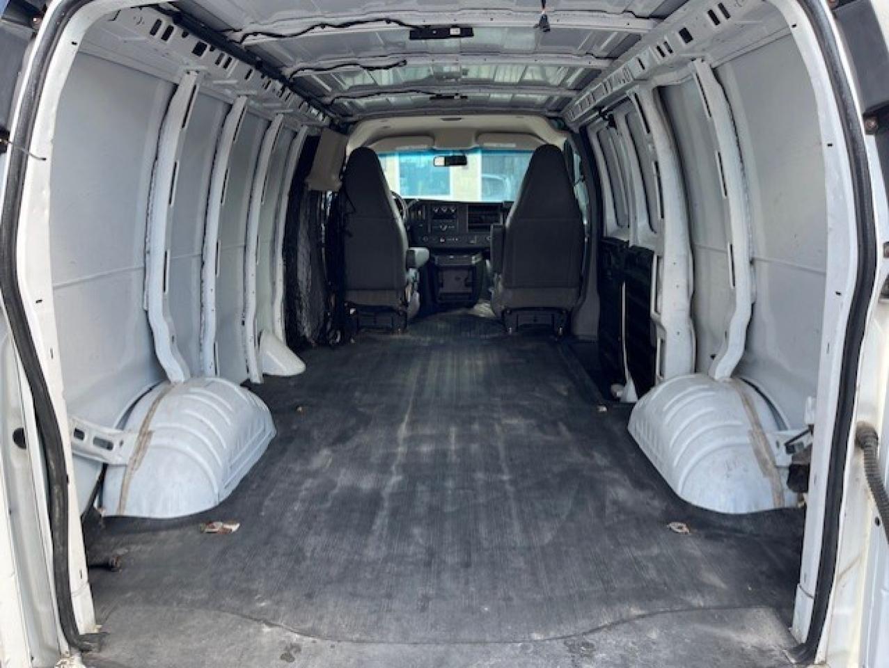 2020 GMC Savana Cargo Van 2500 **V6-1 OWNER-NO WINDOWS-BACK UP CAMERA** Photo