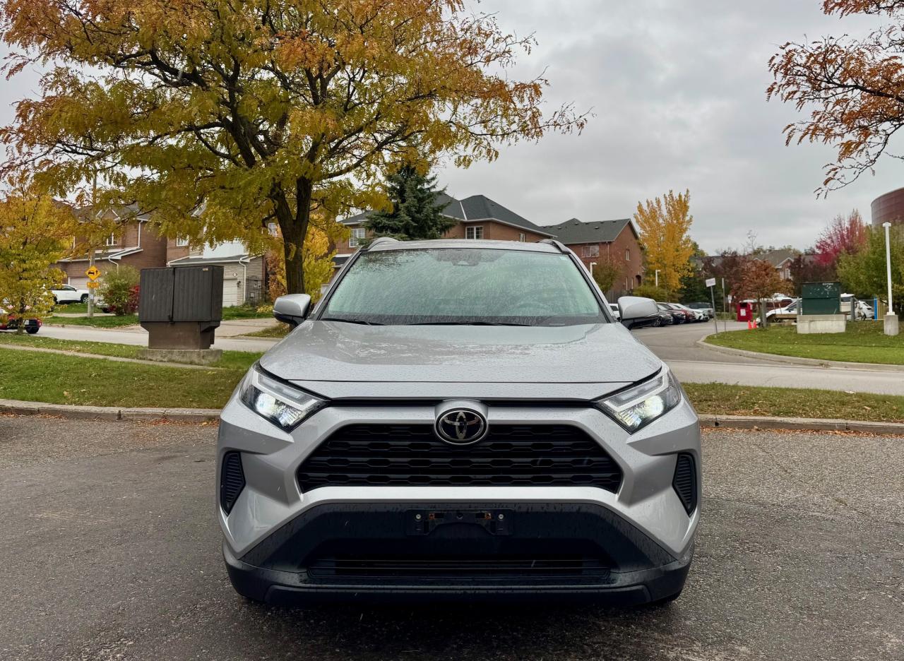 2022 Toyota RAV4 XLE AWD Photo2