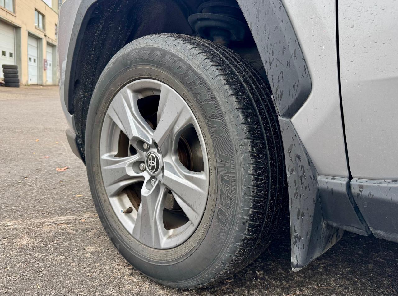 2022 Toyota RAV4 XLE AWD Photo