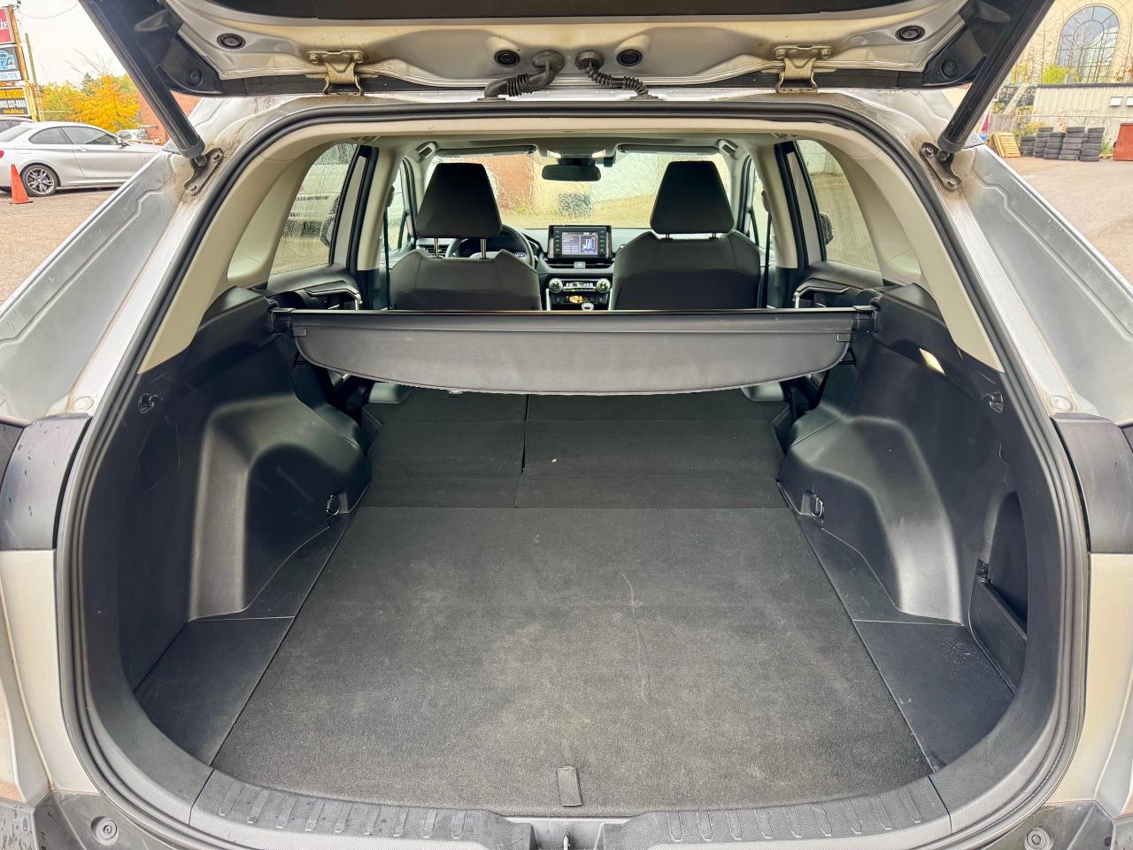 2022 Toyota RAV4 XLE AWD Photo