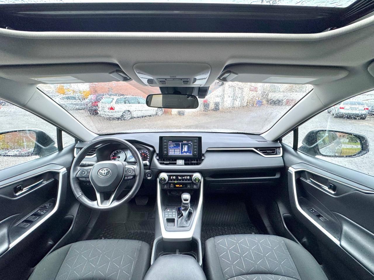 2022 Toyota RAV4 XLE AWD Photo