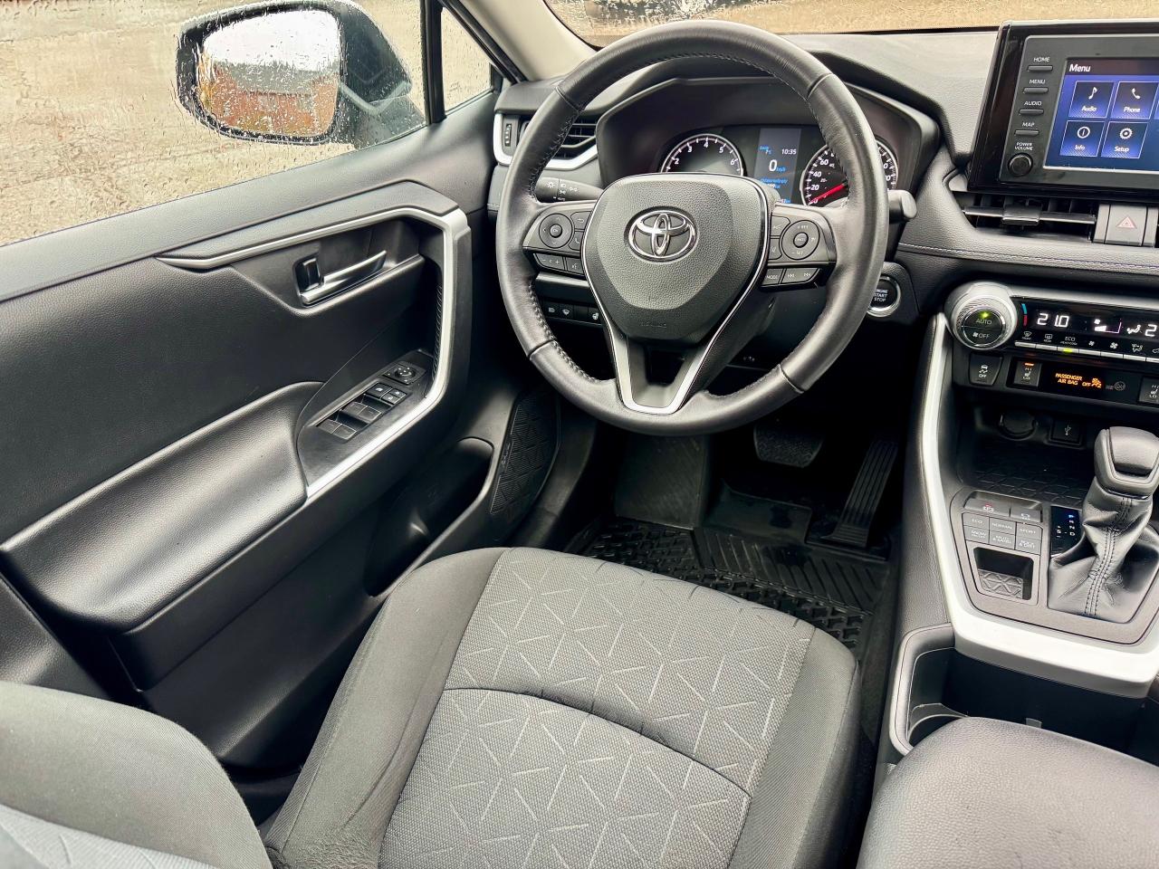 2022 Toyota RAV4 XLE AWD Photo