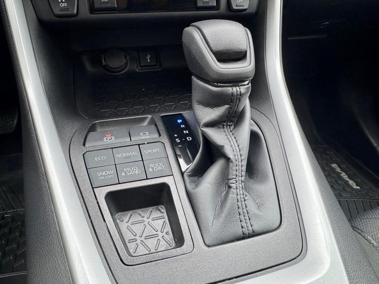 2022 Toyota RAV4 XLE AWD Photo