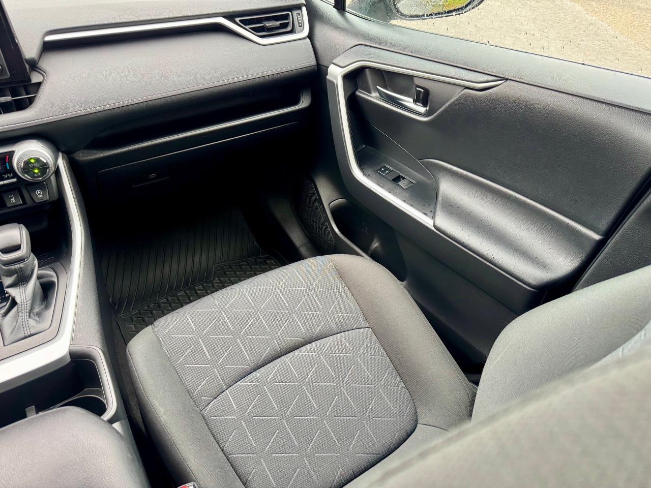 2022 Toyota RAV4 XLE AWD Photo