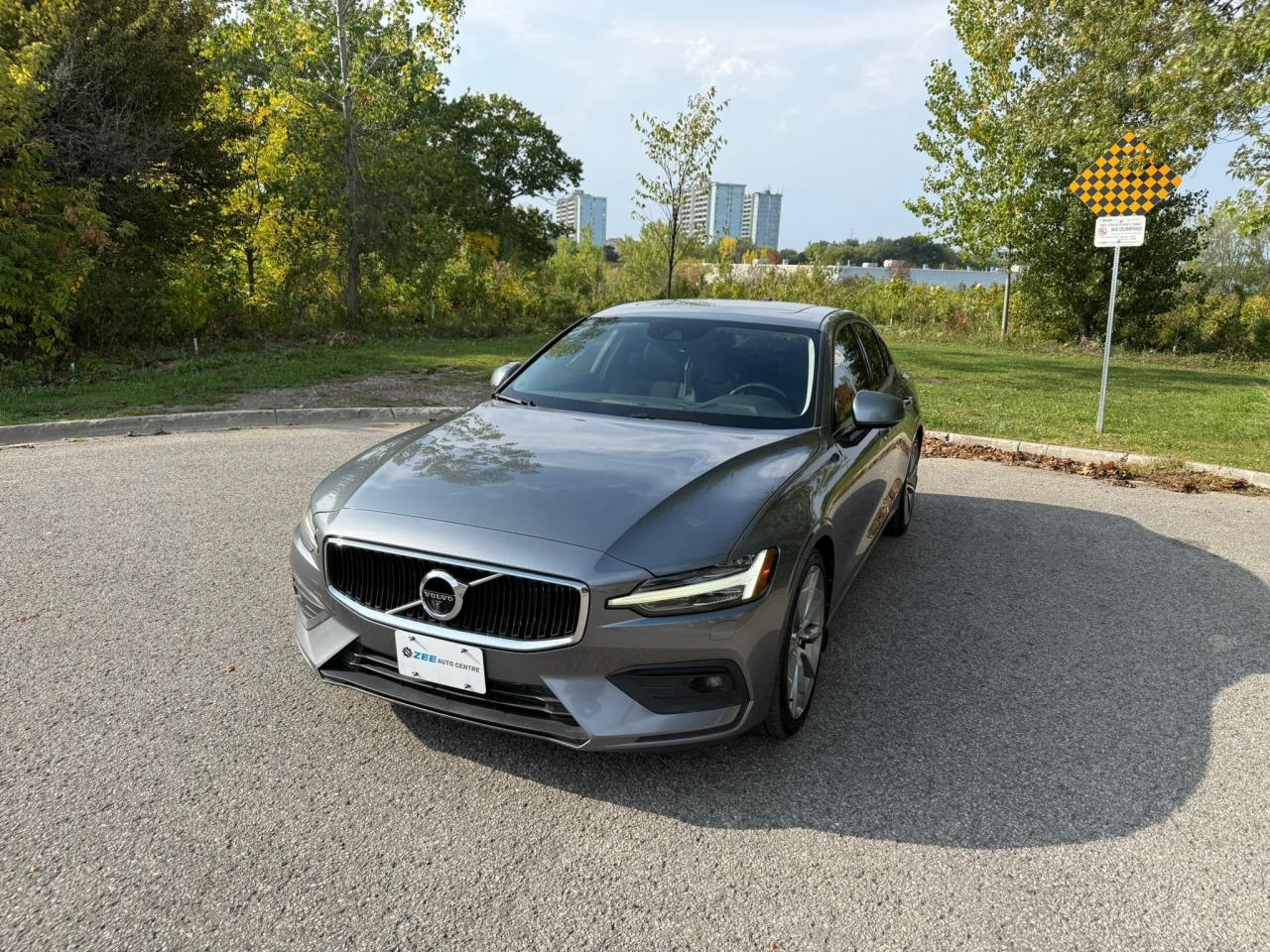 2019 Volvo S60 T6 AWD Momentum Photo