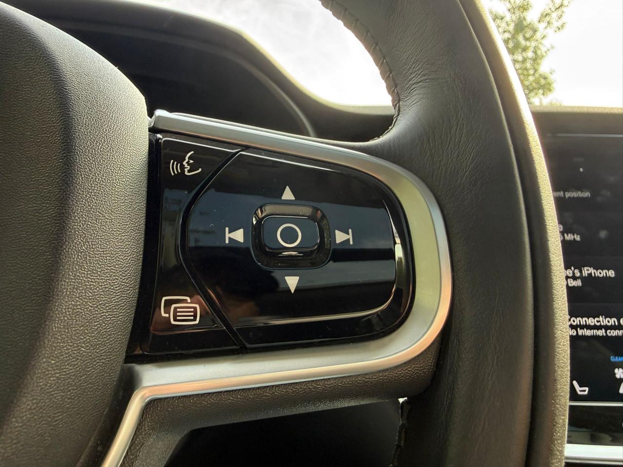 2019 Volvo S60 T6 AWD Momentum Photo