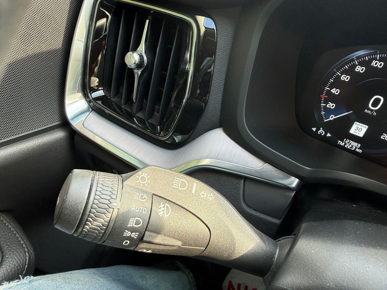 2019 Volvo S60 T6 AWD Momentum Photo