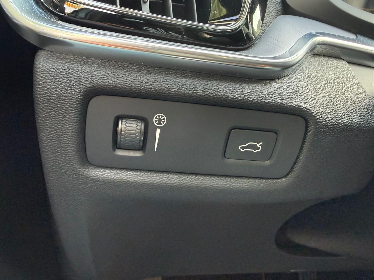 2019 Volvo S60 Momentum - T6 AWD - Apple CarPlay / Android Auto ! Photo