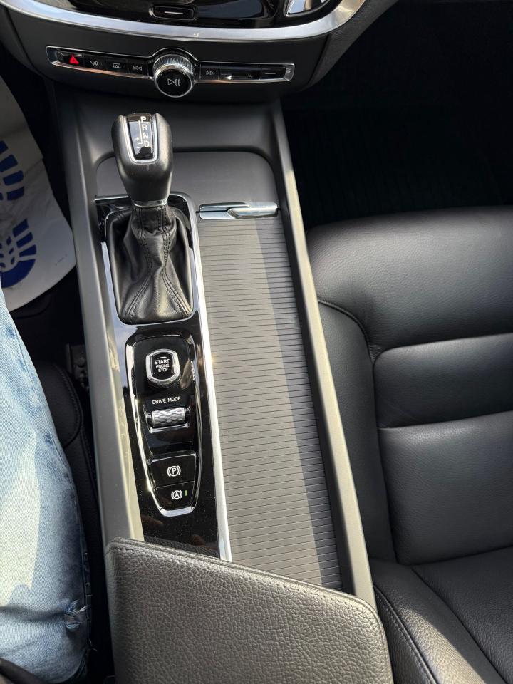 2019 Volvo S60 T6 AWD Momentum Photo