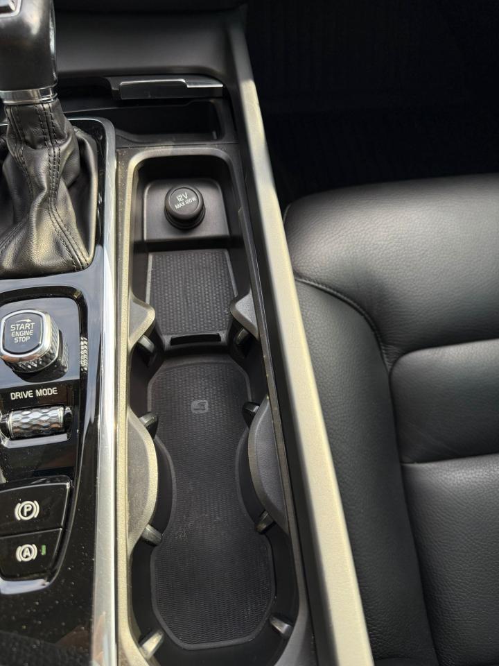 2019 Volvo S60 T6 AWD Momentum Photo