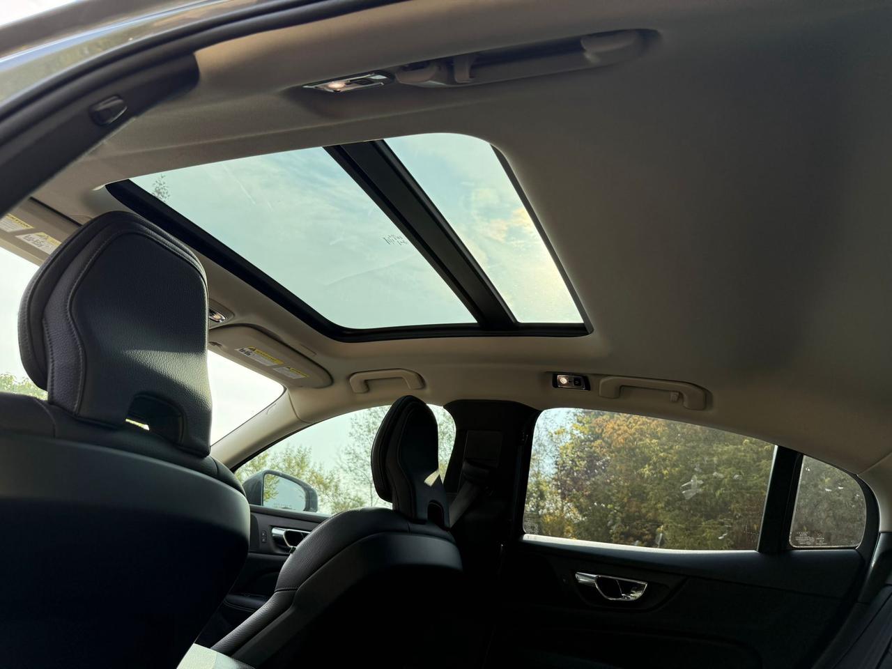 2019 Volvo S60 Momentum - T6 AWD - Apple CarPlay / Android Auto ! Photo