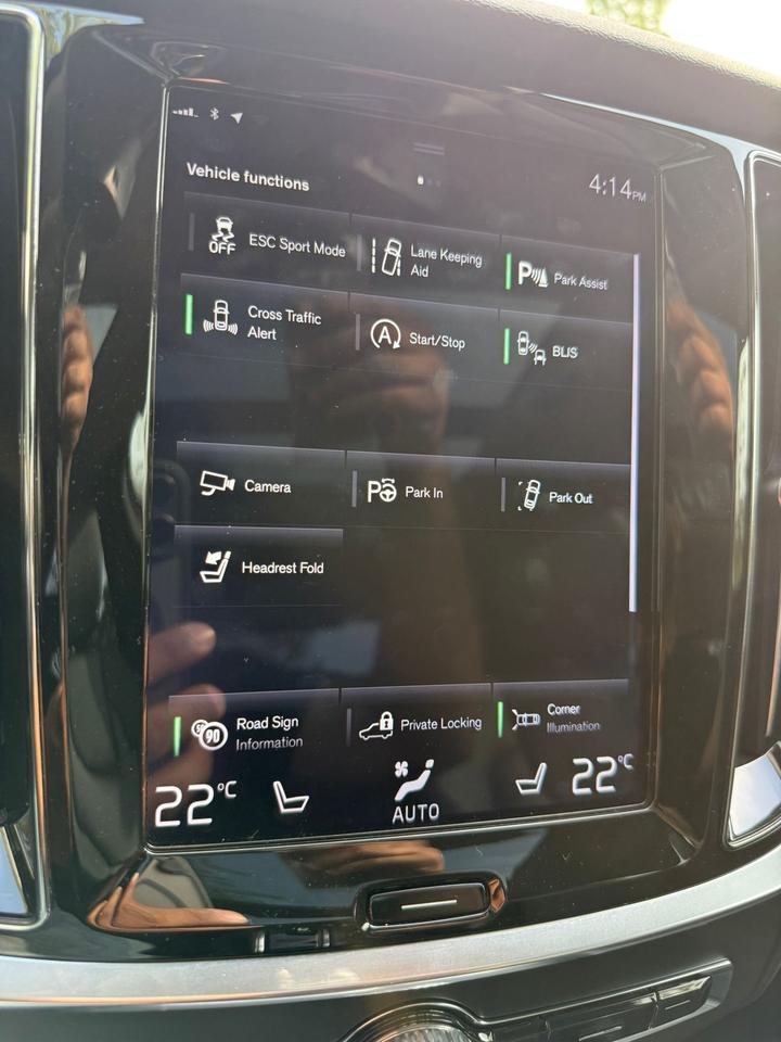 2019 Volvo S60 Momentum - T6 AWD - Apple CarPlay / Android Auto ! Photo