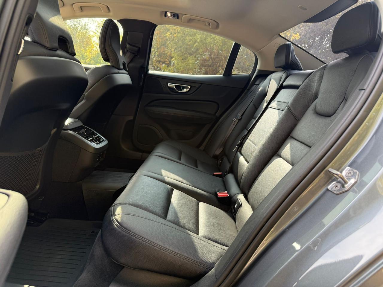 2019 Volvo S60 Momentum - T6 AWD - Apple CarPlay / Android Auto ! Photo