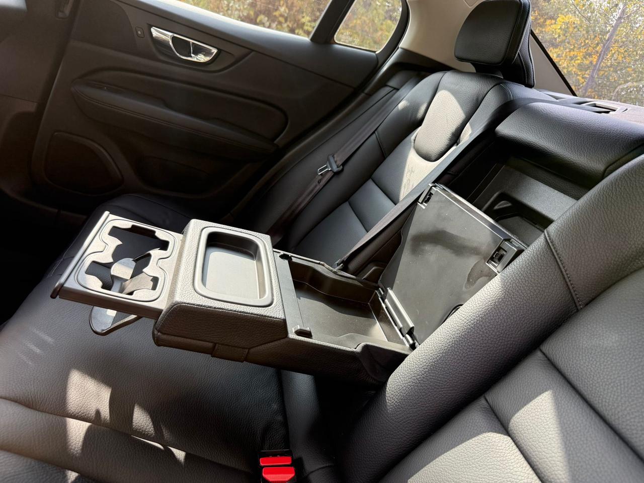 2019 Volvo S60 Momentum - T6 AWD - Apple CarPlay / Android Auto ! Photo