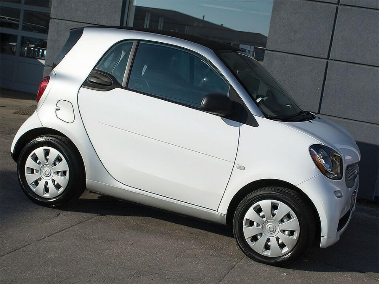 Used 2016 Smart fortwo NAVIGATION | BLUETOOTH | LEATHER | HEATED SEATS for sale in Toronto, ON